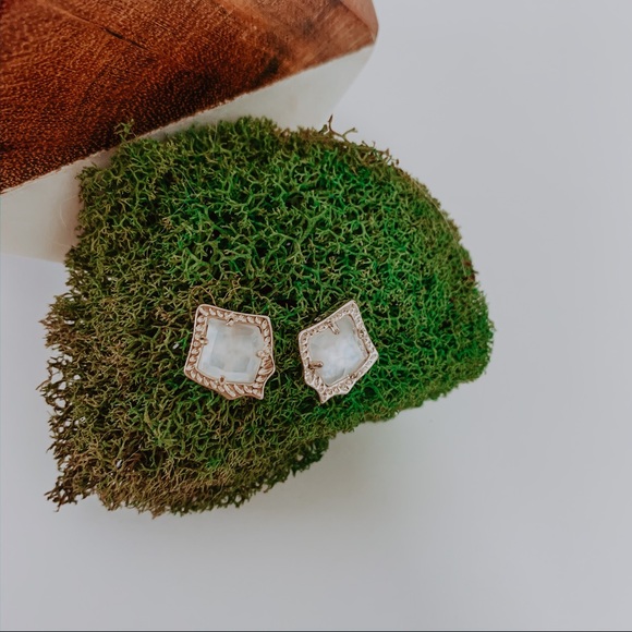 Kendra Scott Jewelry - Kendra Scott Earrings in Ivory Pearl